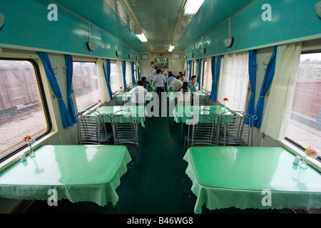 Vano pranzo su un treno cinese Foto Stock