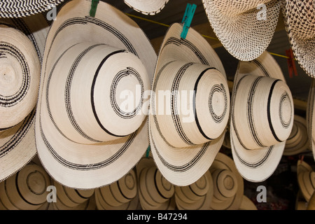 Fine cappelli panamense per vendita a Penonome del mercato pubblico. Foto Stock