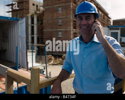 Tecnico su cellulare Foto Stock