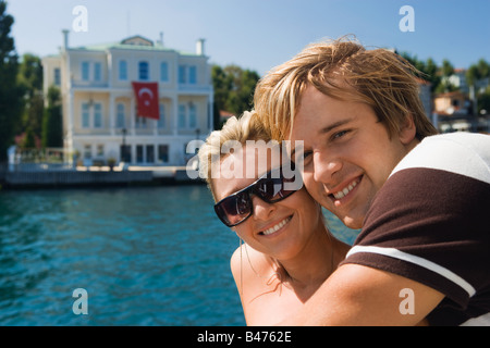 Una giovane coppia in vacanza a Istanbul Foto Stock