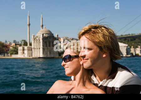 Una giovane coppia in vacanza a Istanbul Foto Stock