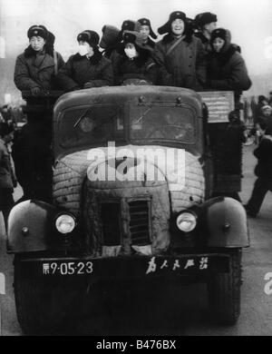 Geografia / viaggio, Cina, politica, comunista 'Red Guards' su un camion in una strada a Pechino, all'inizio del 1967, Foto Stock