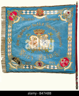 10th Reggimento di fanteria Prinz Ludwig - un colore reservista, per l'Associazione dei Veterani di Monaco il fronte è di seta ricamata bianca con lo stemma bavarese al centro, con 'IT Gott für König und Vaterland' (con Dio per Re e Patria) sopra di esso e il motto, 'In Treue fest' (Azienda di fedeltà), sotto di esso, circondato da onori di battaglia dalla guerra franco-prussiana del 1870/71 e l'anno della costituzione del reggimento, '1682'. Il rovescio è di seta ricamata blu e reca lo stemma di Monaco e Ingolstadt e l'iscrizione 'ü, Foto Stock