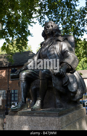 Statua di Thomas Coram (1668-1751) in Brunswick Square, al di fuori del Foundling Museum London GB UK Foto Stock