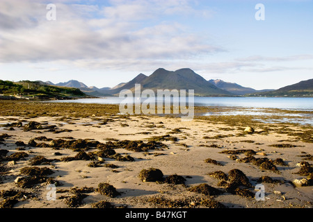 Vista attraverso il suono di Raasay, da Churchton Bay, Inverarish, Isola di Raasay alle montagne Cuillin sull'Isola di Skye Foto Stock