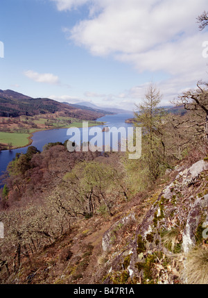 dh Loch Tummel STRATHTUMMEL PERTHSHIRE Scenic Highland regine vista da guardare fuori Queen Victoria punto di vista scozia glen belle Highlands scozzesi Foto Stock