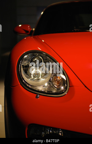 Fari anteriori di un rosso auto di lusso Foto Stock