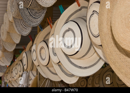 Fine cappelli panamense per vendita a Penonome del mercato pubblico. Foto Stock