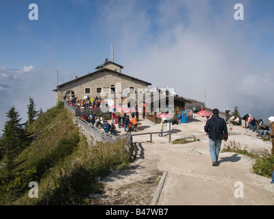 Il Kehlsteinhaus o Hitlers Eagles Nest su di un picco al di sopra di Berchtesgaden Baviera Germania, ora una attrazione turistica e ristorante Foto Stock