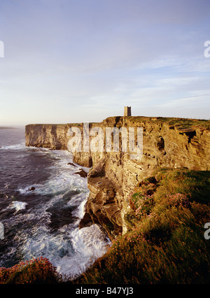 dh Kitchener Memorial Monument MARWICK HEAD ORKNEY Scotland scogliere sul mare costa uccello natura riserva hms hampshire guerra ww1 Foto Stock