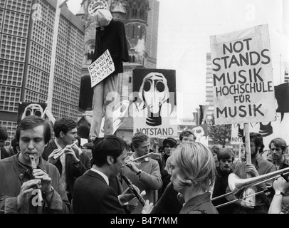 Geografia/viaggio, Germania, politica, dimostrazioni, dimostrazione contro gli atti di emergenza, Berlino, 28.5.1968, Foto Stock