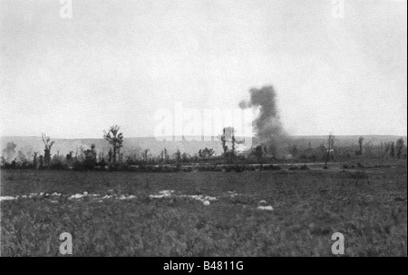 Eventi, Prima guerra mondiale / prima guerra mondiale, fronte occidentale, villaggio francese sotto un pesante fuoco di artiglieria tedesca, tra Aisne e Marne, Francia, 1915 circa / 1916, Foto Stock