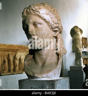 Dioniso (latino: Bacco), dio greco del vino, ritratto, testa di una statua colossale, 2nd metà del 4th secolo a.C., marmo, Museo Archeologico di Thasos, Foto Stock