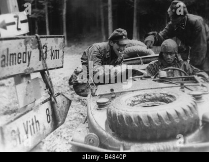 Eventi, Seconda guerra mondiale / seconda guerra mondiale, Belgio, Battaglia del Bulge, tedesco anticipo 16.-27.12.1944, avanguardia di Kampfgruppe Peiper 13 km prima di Malmedy, 17.12.1944, Foto Stock