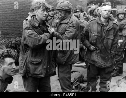 Eventi, Seconda guerra mondiale / seconda guerra mondiale, Paesi Bassi, Arnhem, 17. - 25.9.1944, soldati della 1st divisione aerea britannica (General Urquhart) che si arrendono, 20.9.1944, foto scattata dal corrispondente tedesco della guerra della Luftwaffe Helmuth Pirath vicino Rijnbrug, intorno alle 15.30, Foto Stock