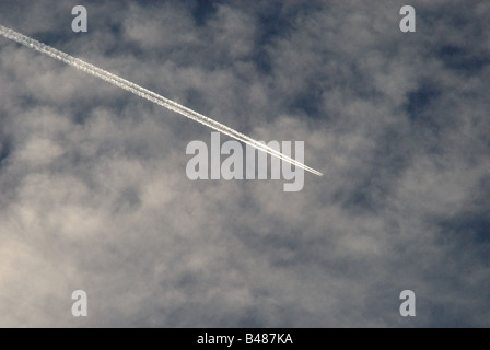 Un sentiero di chimica nel cielo di Padova Foto Stock