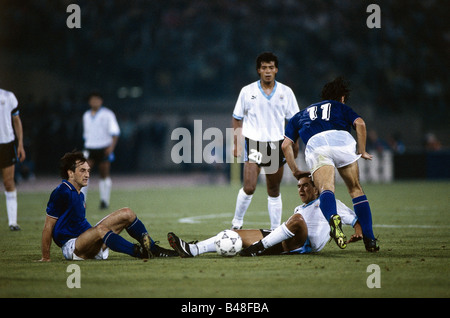 Sport / Sport, calcio, calcio, Coppa del mondo 1990, finale round, ultimi sedici, Italia contro Uruguay, (2:0) a Roma, Italia, 25,6.1990, scena, partita, storico, storico, 20th secolo, persone, 1990s, Foto Stock