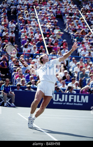 Edberg, Stefan, * 19.1.1966, atleta svedese, (tennis), a tutta lunghezza, US Open, Flushing Meadows, New York City, 1992, Foto Stock