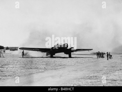 Eventi, Seconda guerra mondiale / seconda guerra mondiale, guerra aerea, aereo, bombardiere italiano Savoia Marchetti SM 79 'parviero' a partire, Libia, circa 1941, Foto Stock