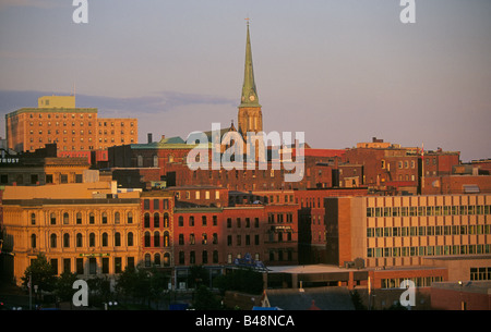 Una vista del centro cittadino di San Giovanni New Brunswick al tramonto Foto Stock