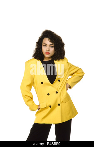 African American executive femmina,fiduciosi, in business suit, studio sfondo bianco, Foto Stock