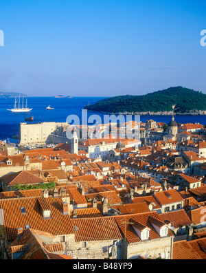 Vista panoramica sulla città vecchia di Dubrovnik, la Repubblica di Croazia, Europa orientale Foto Stock