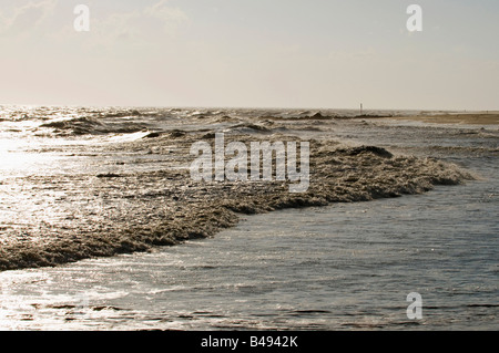 Inverno approssimativa dei mari causato da un passaggio né la pasqua strappare le spiagge di Cape May NJ Foto Stock