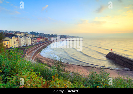 Sunrise affacciato sulla spiaggia a Dawlish in South Devon Foto Stock