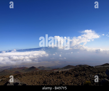 Mauna Loa visibile da Mauna Kea Vulcano Foto Stock