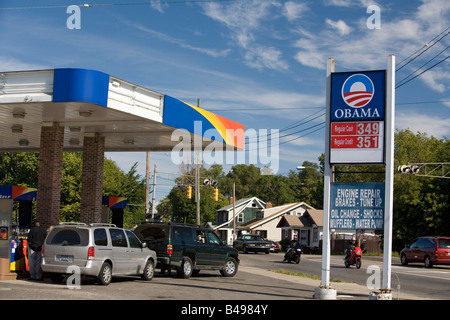 Segno di Obama sulla stazione di benzina Foto Stock