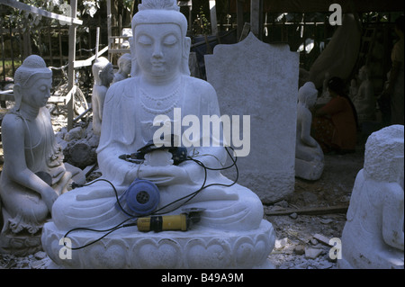 Incompiuta di Buddha in marmo sculture, Mandalay Unione di Myanmar Foto Stock