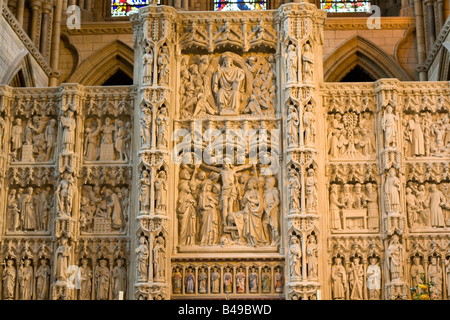 Sculture in pietra dietro altare Truro Cathedral Cornwall Regno Unito Foto Stock