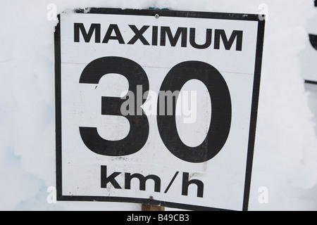 30 km segnale di limite di velocità Foto Stock