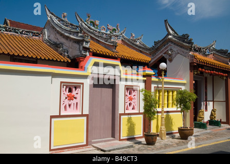 Il colorato le pareti esterne del tempio Sanduo, Chinatown, Malacca, Malaysia Foto Stock