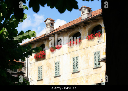 Il vecchio edificio in San Giulio Lago d'Orta, Lago d'Orta, Piemonte, Italia Foto Stock