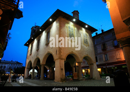 Municipio medievale di San Giulio Lago d'Orta, Lago d'Orta, Piemonte, Italia Foto Stock