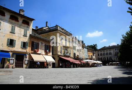 Piazza Mario Motta di San Giulio Lago d'Orta, Lago d'Orta, Piemonte, Italia Foto Stock