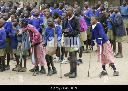 Gli studenti africani durante l assemblea di mattina a scuola, Naro Moru, Kenya Foto Stock