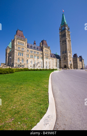 Blocco di Centro e di pace Torre di edifici del Parlamento sulla Collina del Parlamento, città di Ottawa, Ontario, Canada Foto Stock