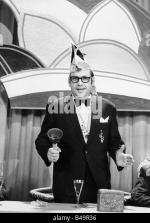 Braun, Rolf, 6.4.1929 - 8.7.2006, fondatore del carnevale club Kastel, presidente del carnevale di Mainz e oratore, durante il carnevale discorso, 1970s, Foto Stock