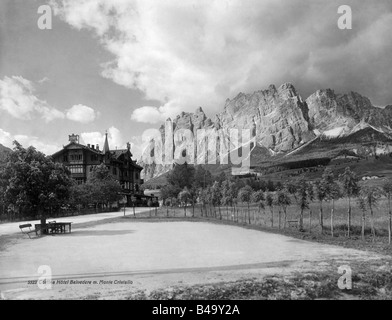 Geografia / viaggio, Italia, Cortina d` Ampezzo, Belvedere hotel con Monte Cristallo, 1906, Foto Stock