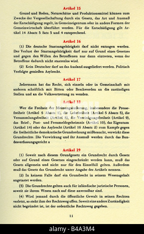 Giustizia, diritto / leggi, costituzione / costituzioni, 'Grundgesetz für die Bundesrepublik Deutschland', (Legge fondamentale per la Repubblica federale di Germania), (GG), 'I. Die Grundrechte', (I. diritti fondamentali), articolo 15-19, facsimile, 23.5.1949, Foto Stock