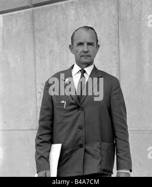 EPP, Joseph Andreas, 1914 - 1997, inventore tedesco, metà lunghezza, 1965, Foto Stock