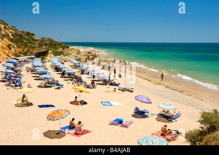 Cove a Praia da Oura, nei pressi di Albufeira, Algarve, PORTOGALLO Foto Stock