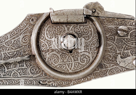 Una splendida wheellock inciso, Augsburg(?), circa 1565. La piastra di bloccaggio e del coperchio della ruota sono eccezionalmente ben conservato di rilievo ornamentale Foto Stock