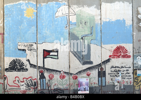 Un dipinto sulla controversa "muro di sicurezza", un muro costruito dagli israeliani di separarsi dai palestinesi. Foto Stock
