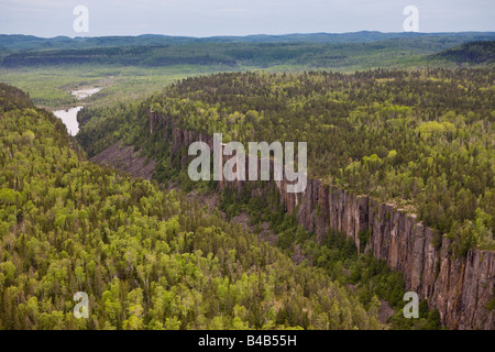 Vista aerea del Ouimet Canyon nel Ouimet Canyon Parco Provinciale, Ontario, Canada. Foto Stock