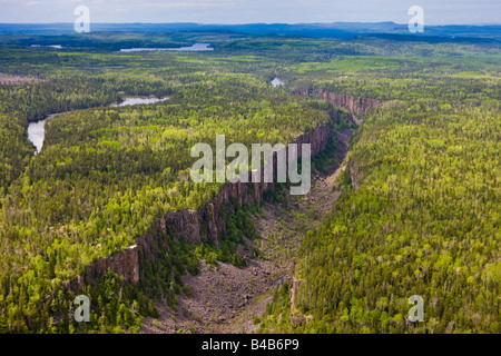 Vista aerea del Ouimet Canyon nel Ouimet Canyon Parco Provinciale, Ontario, Canada. Foto Stock