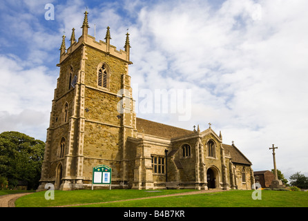 St Wilfrids chiesa nel villaggio di Alford nel Lincolnshire Wolds, England Regno Unito Foto Stock