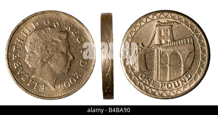 Contraffazione di 2005 una libbra di £ 1 moneta che mostra scarsa definizione, superficie ruvida e marcature irregolare intorno al bordo Foto Stock
